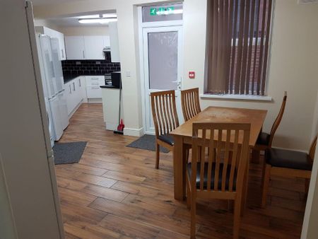 4 bedroom townhouse to rent - Photo 4