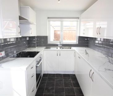 28 Downshire Road, Carrickfergus, BT38 7LE - Photo 3