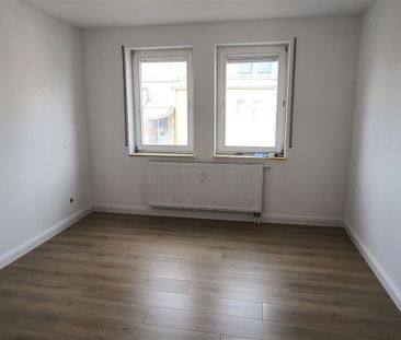 Schöne 4 R.DG-Maisonette Whg, Gäste WC, Balkon und TG! - Photo 2