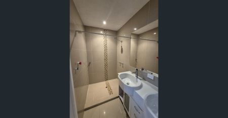 Executive Residence in a Prime Location – Wishart State High and Mansfield State High Catchment! - Photo 4