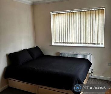 1 bedroom in a house share to rent - Photo 1