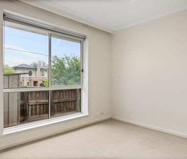 Spacious two bedroom unit - Photo 3