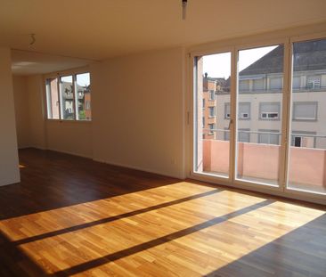 "Moderne Wohnung in unmittelbarer Nähe des Schaffhauserplatzes" - Photo 1