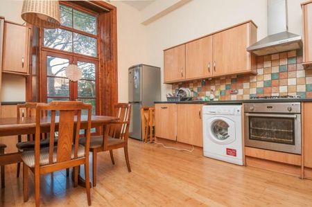 3 bedroom flat to rent - Photo 4
