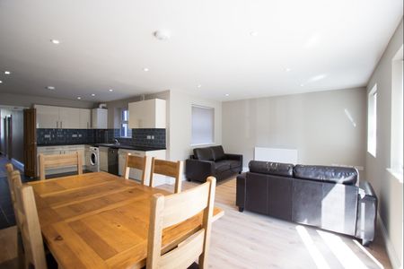 8 Bed Semi-Detached House, Carlton Road, SO15 - Photo 2