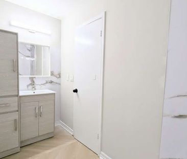 For Lease - 4051 Dunmow Crescent, Mississauga, Ontario - Photo 3