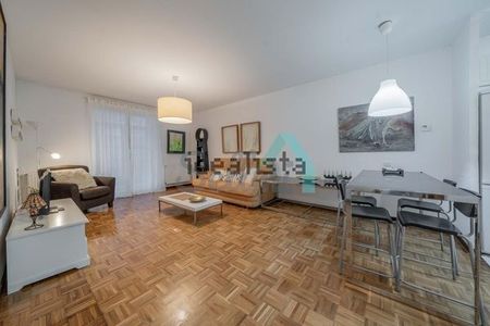 Alquiler de piso en Plaza Trascorrales - Photo 2