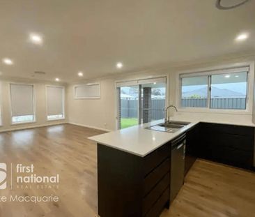 MODERN 3 BEDROOM HOME IN BRENTWOOD ESTATE - Photo 2