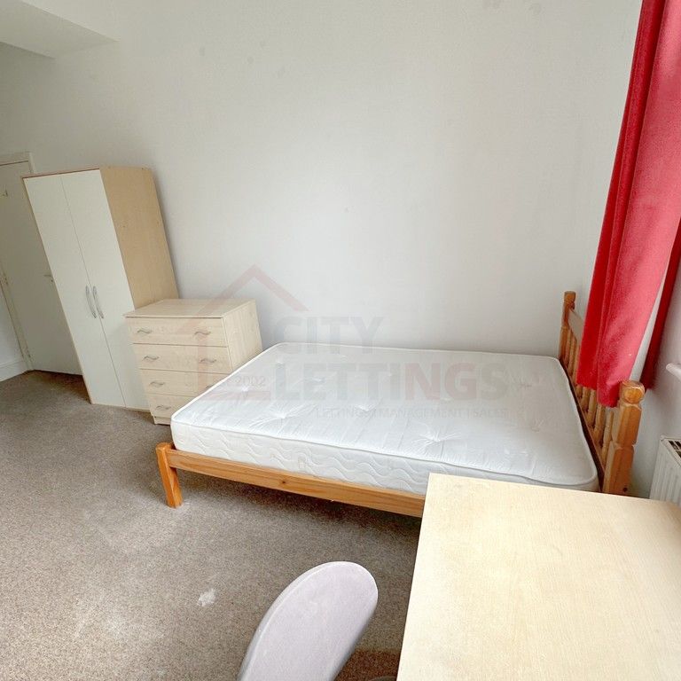 6 Bedroom Flat - Photo 1