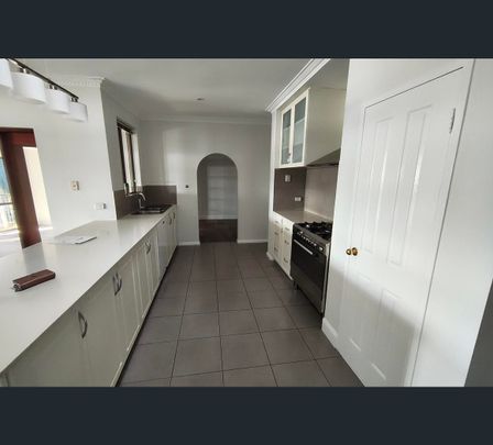 5 Duignan Place, Australind, WA 6233 - Photo 1