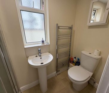 1 bedroom in a house share to rent - Photo 4