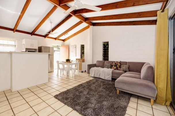 1/9 Chantilly Court, Rasmussen - Photo 1