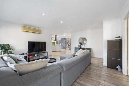 For Lease: Spacious Family Home in a Quiet Cul-de-Sac at Edens Landing! - Photo 2