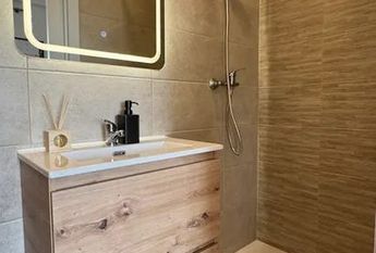 Calle de Tribaldos, Madrid, Community of Madrid 28043