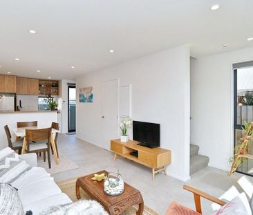 Modern, warm & Prime location - Photo 4