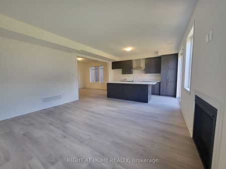 Detached Home For Lease | S8128512 - Photo 3