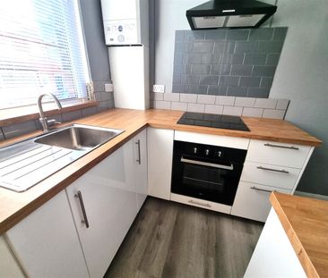 South End Grove, Leeds - Photo 2