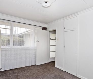 Low Maintenance 2-bedroom flat with wet floor shower - Photo 3