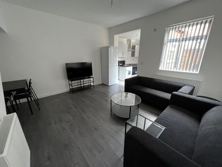5 bedroom terraced house to rent - Photo 2