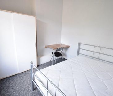 Five/ Six Bedroom Student Property - TO LET - Huddersfield - New - Photo 3