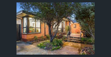 FAMILY LIVING CLOSE TO THE BEACH! - Photo 2