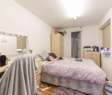 3 bedroom flat to rent - Photo 4