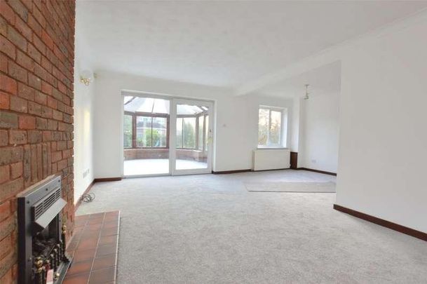 Smallfield Road, Horley, Surrey, RH6 - Photo 1
