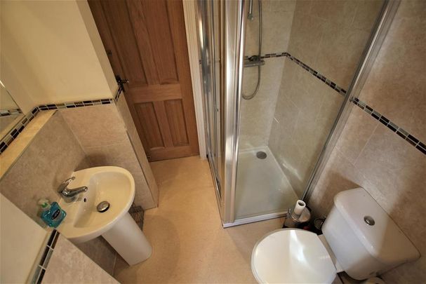 1 bedroom in a house share to rent - Photo 1