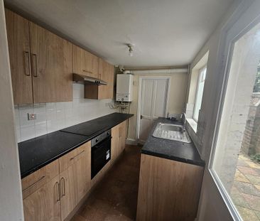 3 bedroom terraced house to rent - Photo 6