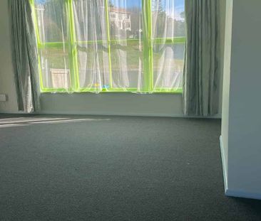 Charming 3BR Townhouse in Ranui - Photo 3