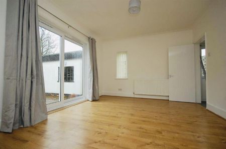 4 bedroom detached house to rent - Photo 4