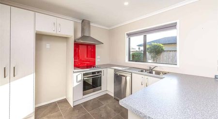 3 Bedroom, 2 Bathroom with Double garage - Photo 2