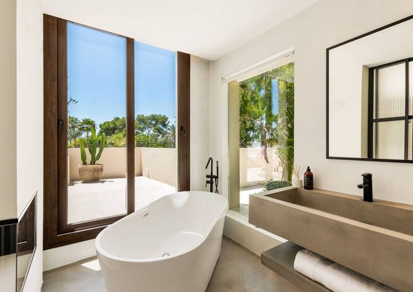 Luxury Villa for rent in Marbella Del Este, Spain