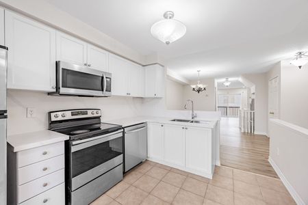 For Lease - 3356 Redpath Circle, Mississauga, Ontario - Photo 4