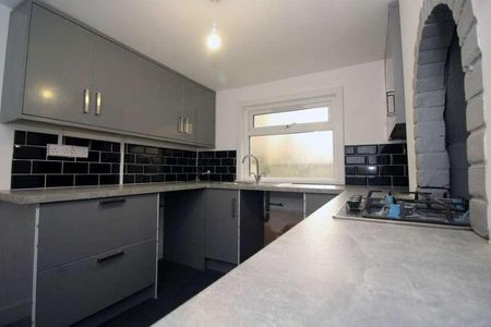 Wrotham Road, Gravesend, Kent, DA11 - Photo 3