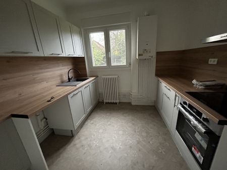 Location Appartement 3 pièces 65m² LE CREUSOT 71200 - Photo 4