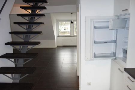 EXKLUSIVE + AUßERGEWÖHNLICHE STUDIO-MAISONETTE WHG. IN GRAFENBERG/HARDTSTR. MODERN INKL. EINBAUKÜCHE - Foto 2