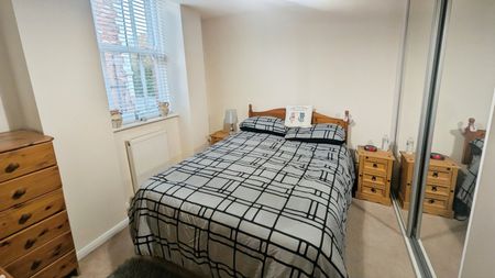 2 bedroom Flat To Let - Photo 3