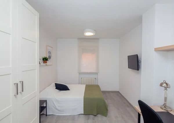 Avinguda del Port, Valencia, Valencian Community 46023