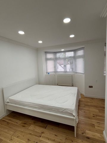 3 Bed Maisonette, Ilford, IG1 - Photo 2