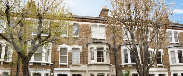Split level spacious 4 bed flat with modern kitchen & bathroom mins to tube - Photo 1