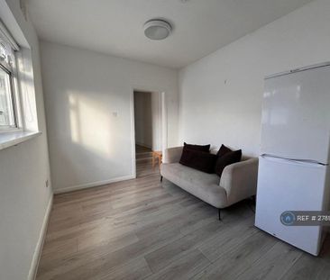 3 bedroom maisonette to rent - Photo 2