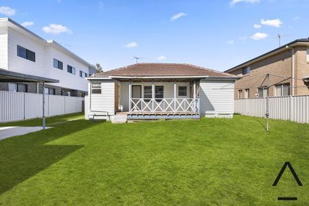 Charming Single-Level Cottage in Quiet Cul-de-Sac - Photo 4