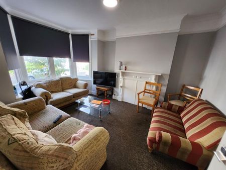 1 bedroom in a house share to rent - Photo 3