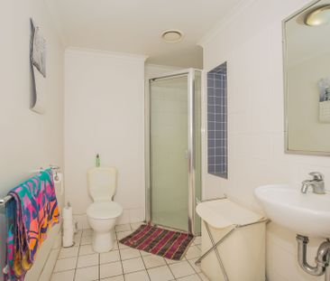 GREAT LOW MAINTENANCE ONE BEDROOM UNIT - Photo 2