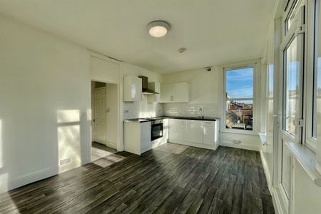 3 bed Flat Westborough Road, Westcliff-on-Sea, SS0 - Photo 2