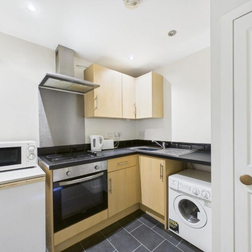 Flat 4 41A Briggate, Shipley - Photo 1