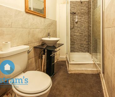 5 bed Mid Terraced House for Rent - Photo 2