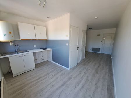 STUDIO Villeneuve Les Avignon 1 pièce(s) 24.42 m2 - Terrasse, - Photo 2