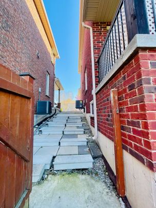 For Lease - 996 Booth Avenue, Innisfil, Ontario - Photo 1